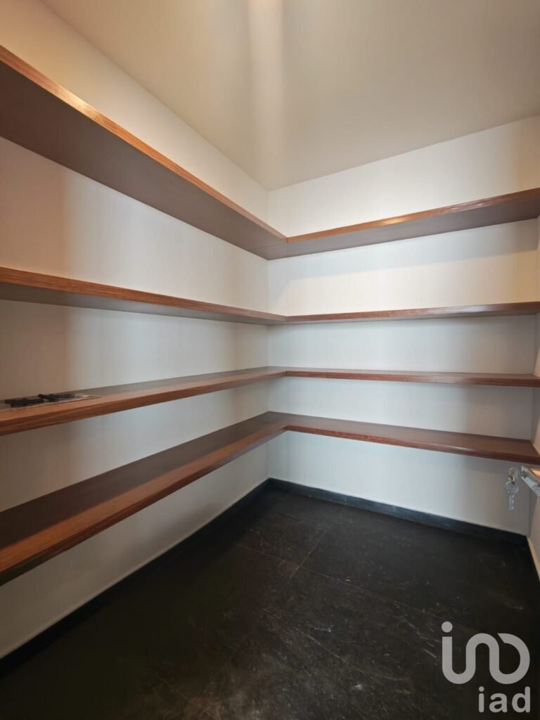 VENTA Exclusiva Residencia en Parque Guanajuato: Lujo y Seguridad en Lomas de Angelópolis III