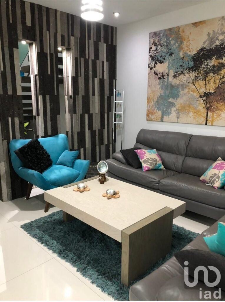 Casa Amueblada en Renta con Alberca en Carretera Nacional