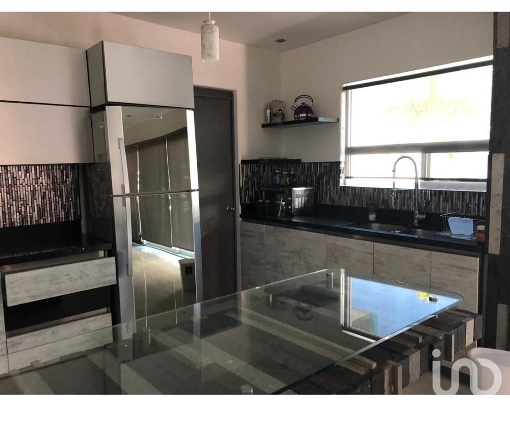 Casa Amueblada en Renta con Alberca en Carretera Nacional