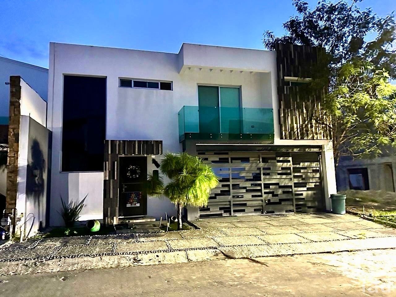 Casa Amueblada en Renta con Alberca en Carretera Nacional