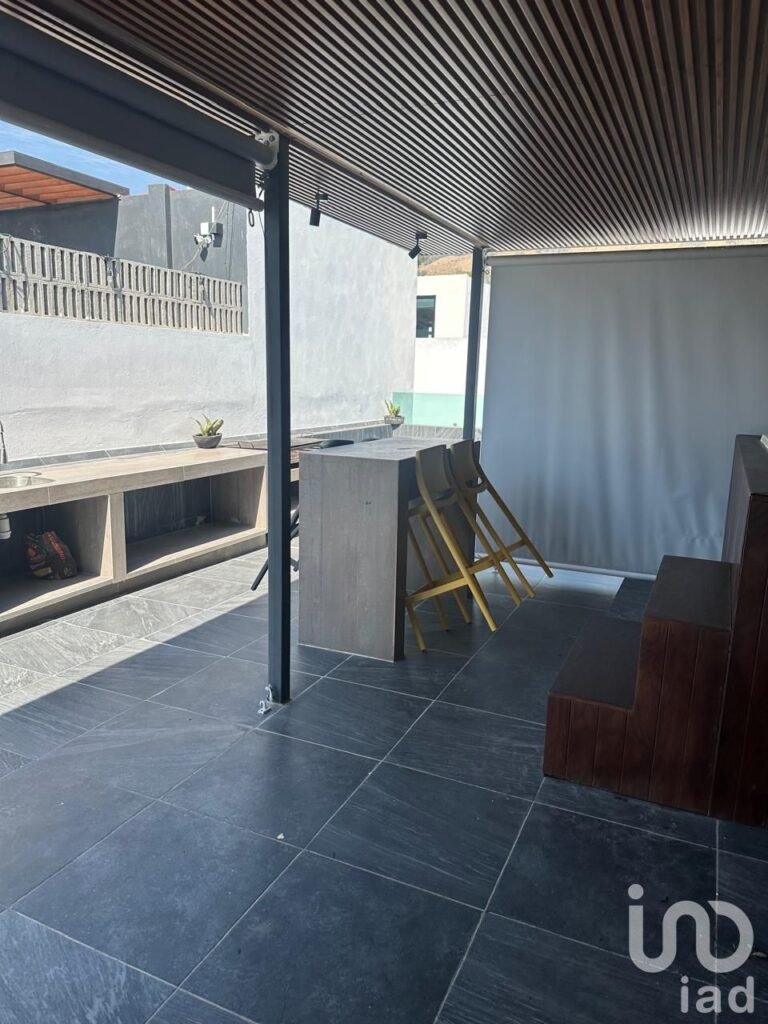 SE VENDE CASA EN FRACCIONAMIENTO LA RIOJA TLAJOMULCO DE ZUÑIGA JALISCO