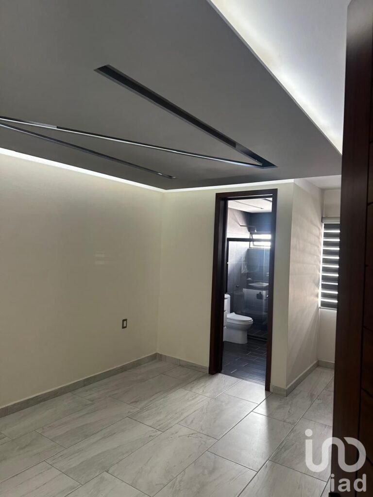 SE VENDE CASA EN FRACCIONAMIENTO LA RIOJA TLAJOMULCO DE ZUÑIGA JALISCO