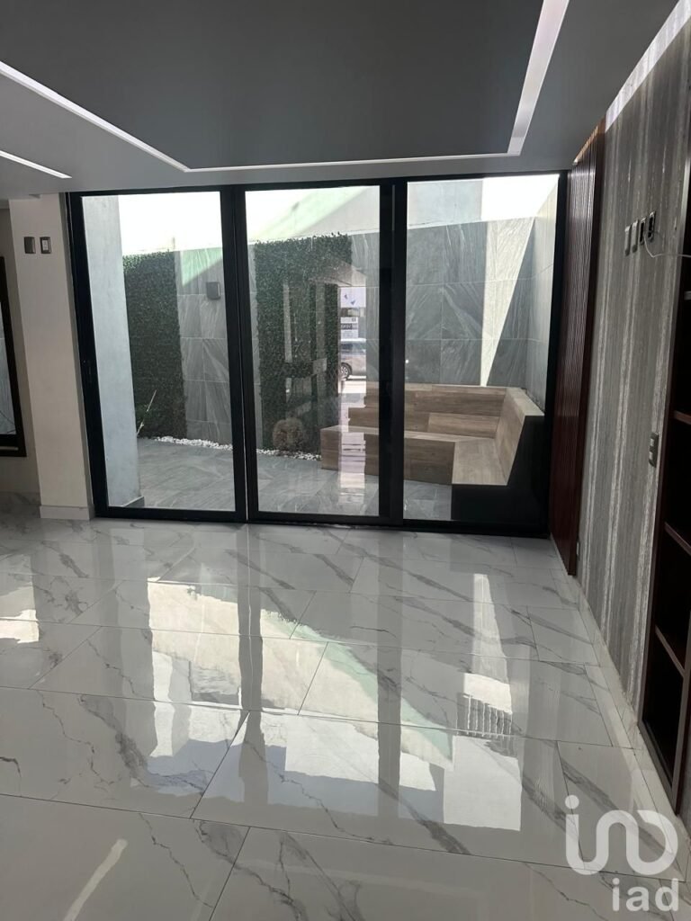 SE VENDE CASA EN FRACCIONAMIENTO LA RIOJA TLAJOMULCO DE ZUÑIGA JALISCO