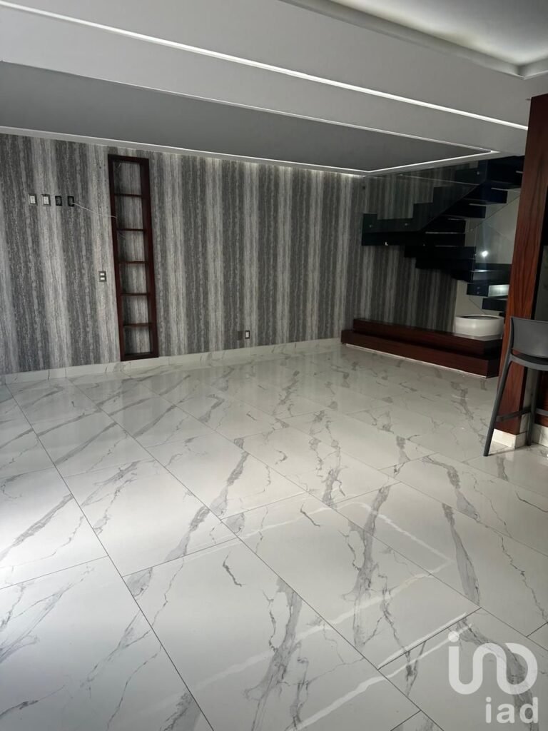 SE VENDE CASA EN FRACCIONAMIENTO LA RIOJA TLAJOMULCO DE ZUÑIGA JALISCO