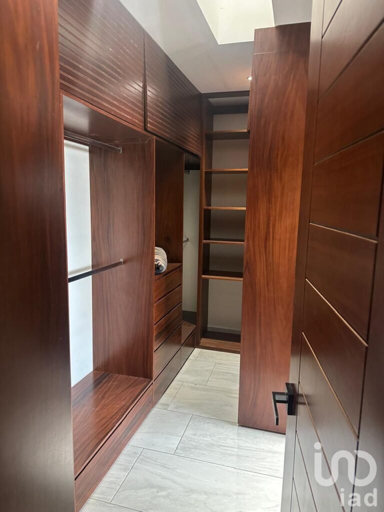 SE VENDE CASA EN FRACCIONAMIENTO LA RIOJA TLAJOMULCO DE ZUÑIGA JALISCO