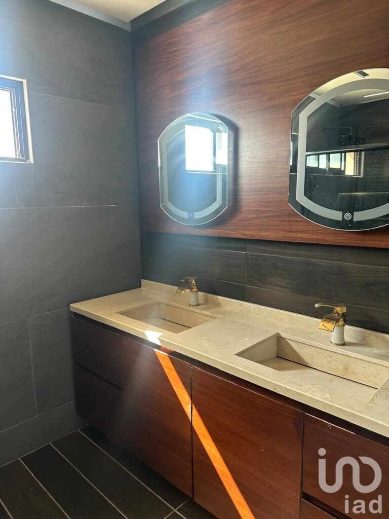 SE VENDE CASA EN FRACCIONAMIENTO LA RIOJA TLAJOMULCO DE ZUÑIGA JALISCO