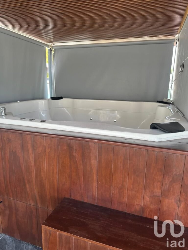 SE VENDE CASA EN FRACCIONAMIENTO LA RIOJA TLAJOMULCO DE ZUÑIGA JALISCO