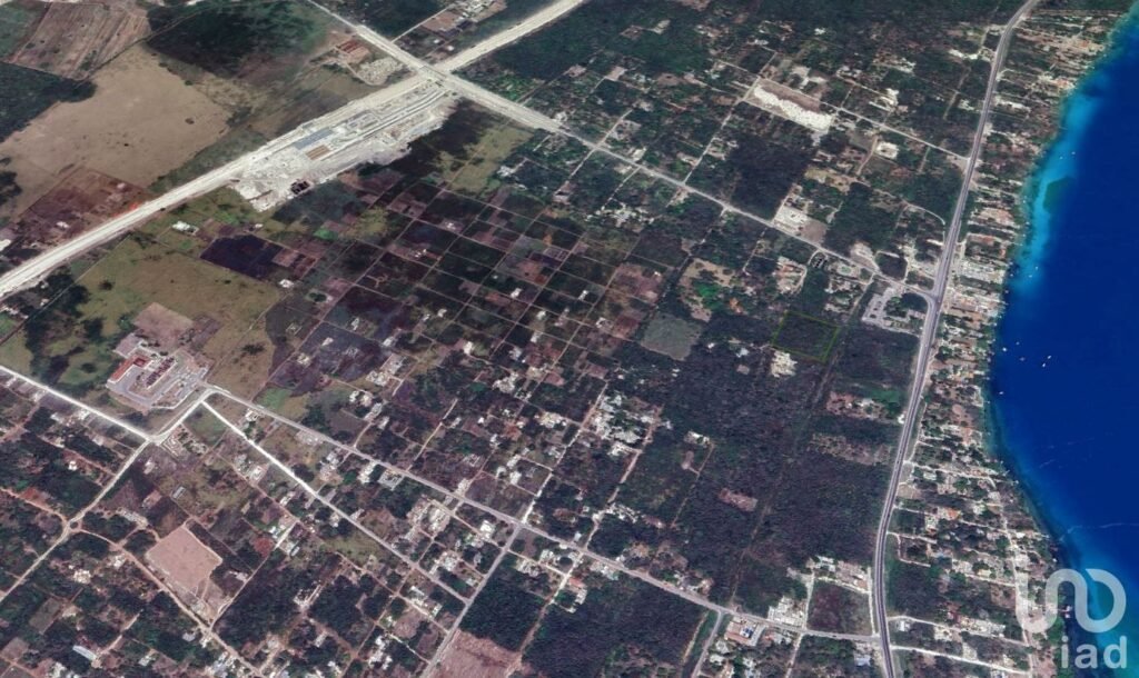 Terreno estratégico en Bacalar 10,000 m² 150 m de la laguna Uso mixto ideal para hotel o desarrollo