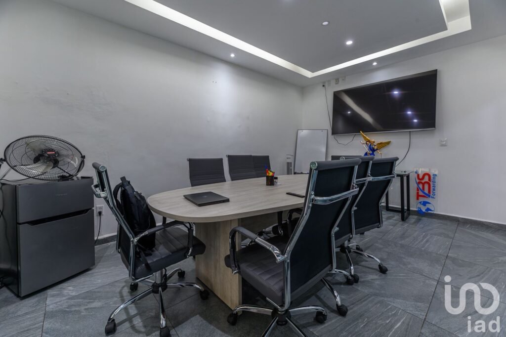 OFICINAS EN VENTA EN JARDÍN BALBUENA, A TRES CUADRAS DEL METRO FRAY SERVANDO, VENUSTIANO CARRANZA