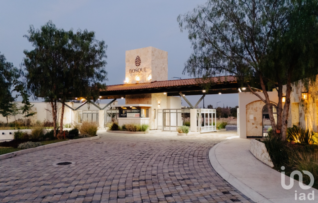 Terreno comercial en venta Bosque Central Aguascalientes Ags.