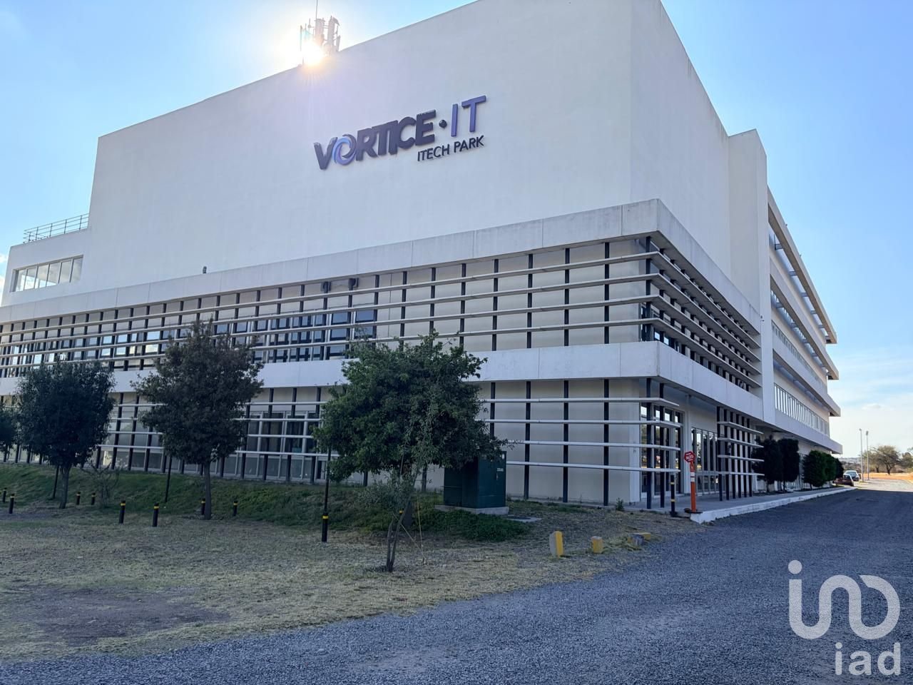 Centro corporativo, Querétaro: call center con infraestructura, flujo activo, potencial de expansión