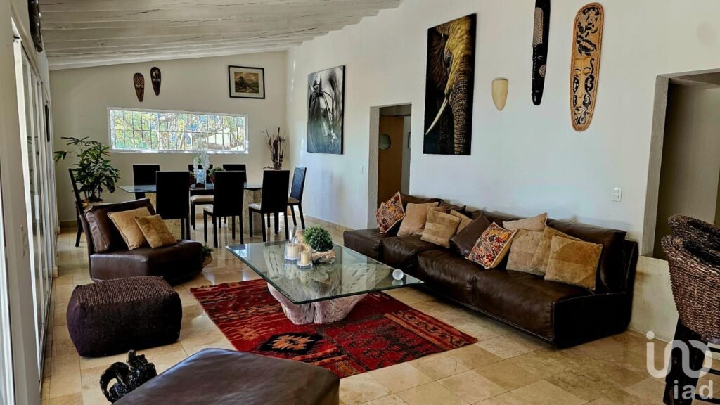 Amplia casa con alberca en Rancho Cortés