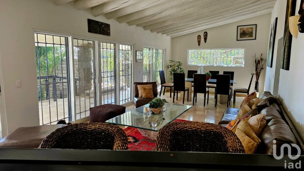 Amplia casa con alberca en Rancho Cortés