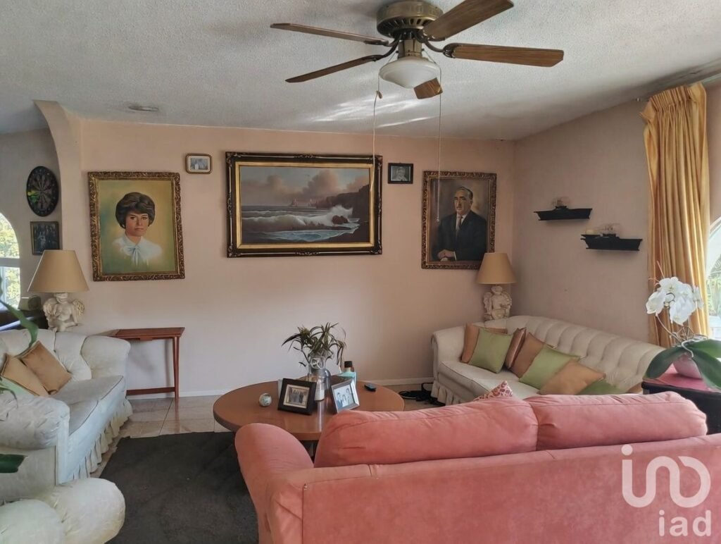 Casa en Reforma Cuernavaca 1,162 m² Terreno Alberca Bungalow y 12 Estacionamientos