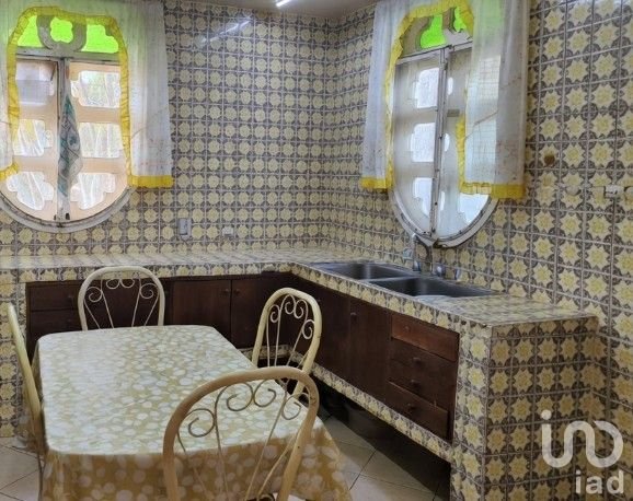 Casa en Reforma Cuernavaca 1,162 m² Terreno Alberca Bungalow y 12 Estacionamientos