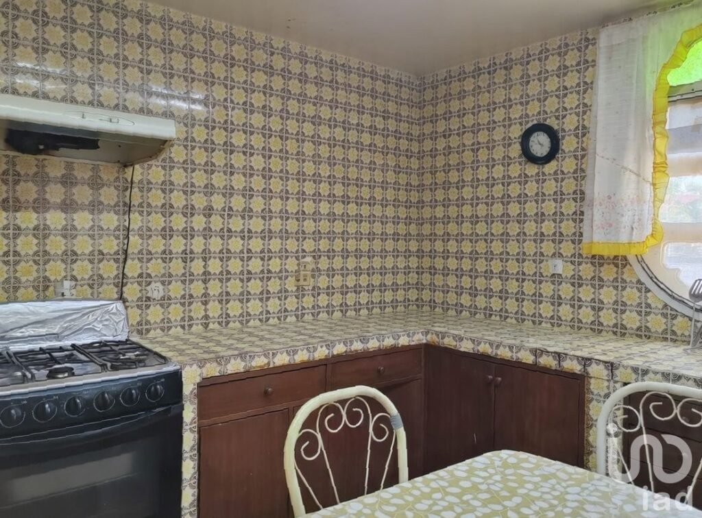 Casa en Reforma Cuernavaca 1,162 m² Terreno Alberca Bungalow y 12 Estacionamientos