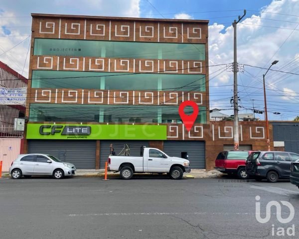 Accesoria comercial recién remodelada en renta sobre Avenida Toltecas, Tlalnepantla