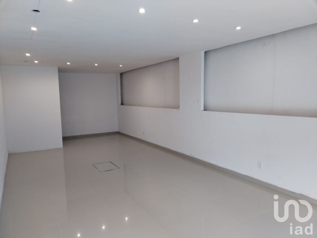 Accesoria comercial recién remodelada en renta sobre Avenida Toltecas, Tlalnepantla