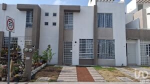 Casa en renta en Querétaro, Puerta Navarra cerca de prolongación Bernardo Quintana Casa en renta en Querétaro, Puerta Navarra cerca de prolongación Bernardo Quintana