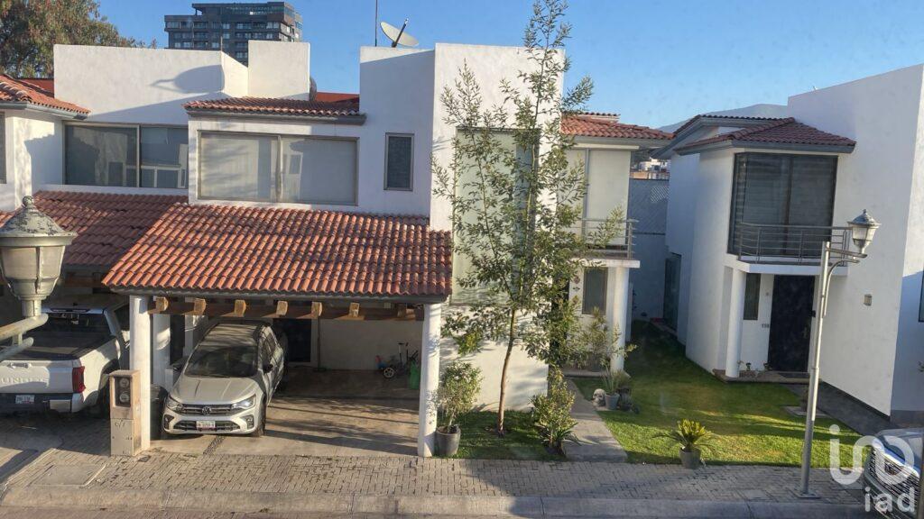 CASA EN VENTA EN FRACCIONAMIENTO RESIDENCIAL BOSQUES HABITAT,ZONA PLATEADA,PACHUCA,HGO.