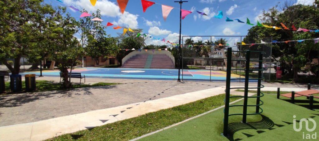 Casa en Venta en Jardines de Mérida 5 Recamaras y Alberca, Jardines de Merida $9,540,000 Yucatán