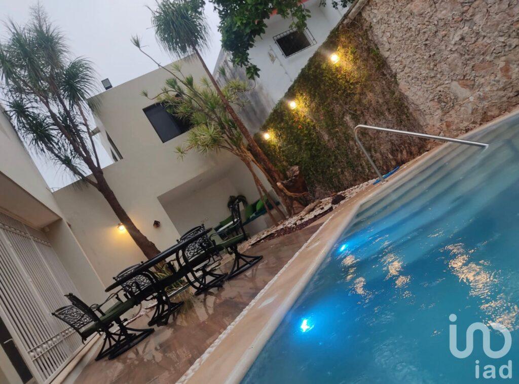Casa en Venta en Jardines de Mérida 5 Recamaras y Alberca, Jardines de Merida $9,540,000 Yucatán