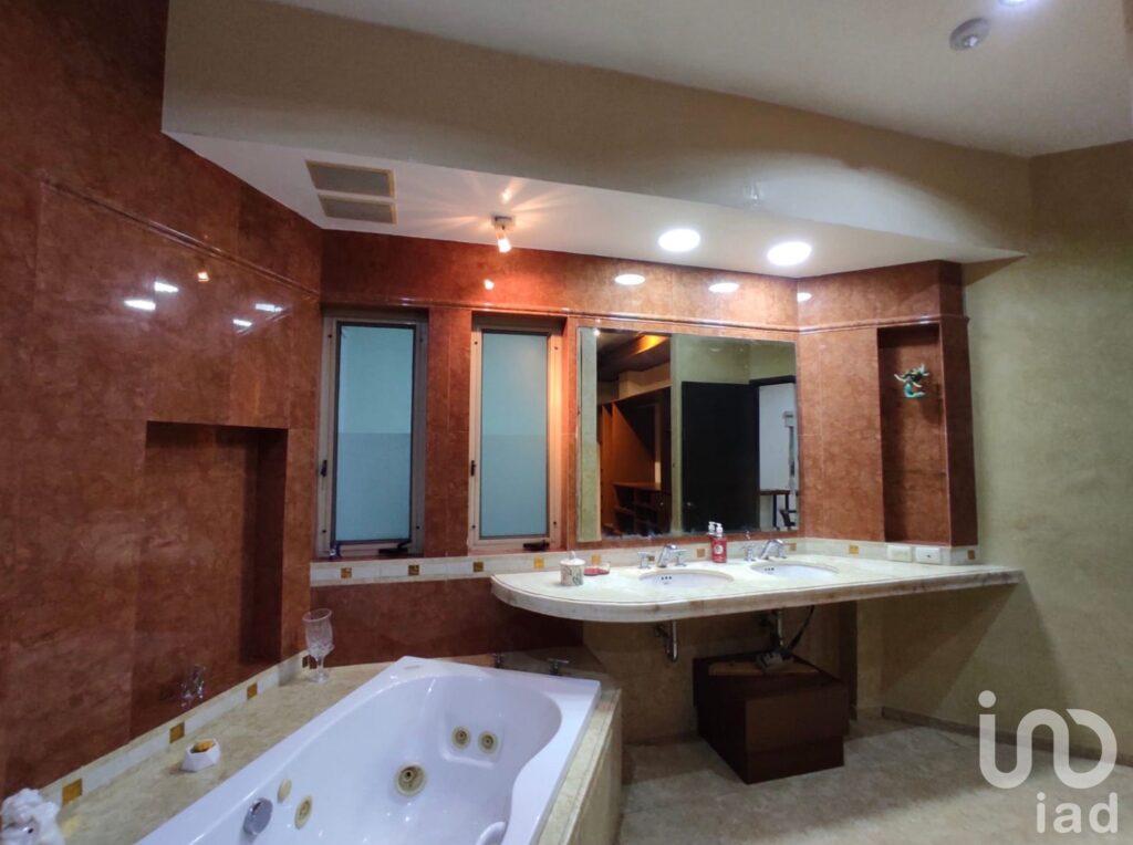 Casa en Venta en Jardines de Mérida 5 Recamaras y Alberca, Jardines de Merida $9,540,000 Yucatán