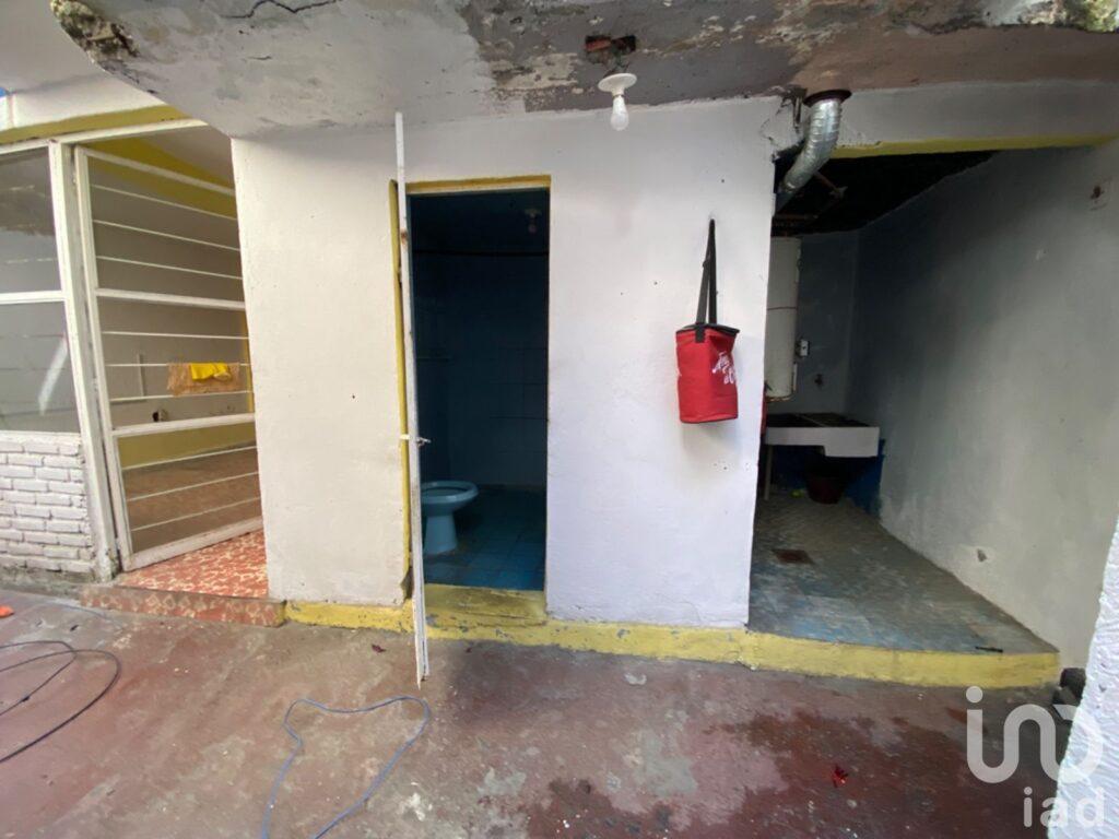 Casa para Inversión con Local Comercial