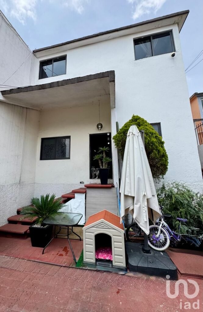 CASA EN VENTA (CALLE CERRADA) LAS ALAMEDAS, ATIZAPAN DE ZARAGOZA, C.P 52970