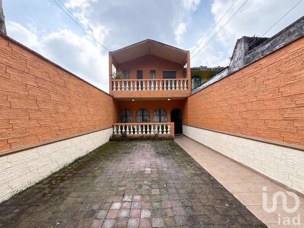 Casa en Venta de 4 recámaras en Xalapa, cerca de Facultad de Medicina y Secretaría de Finanzas