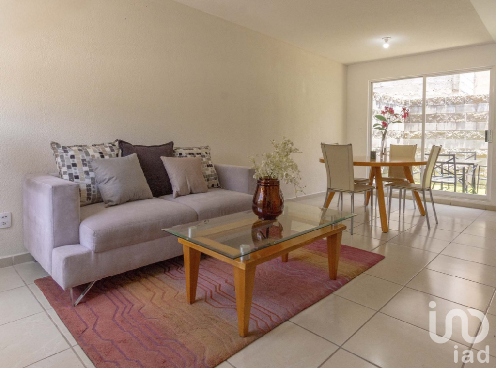 Casa en VENTA - NUEVA - 2 recamaras, patio posterior y cajón de estacionamiento.