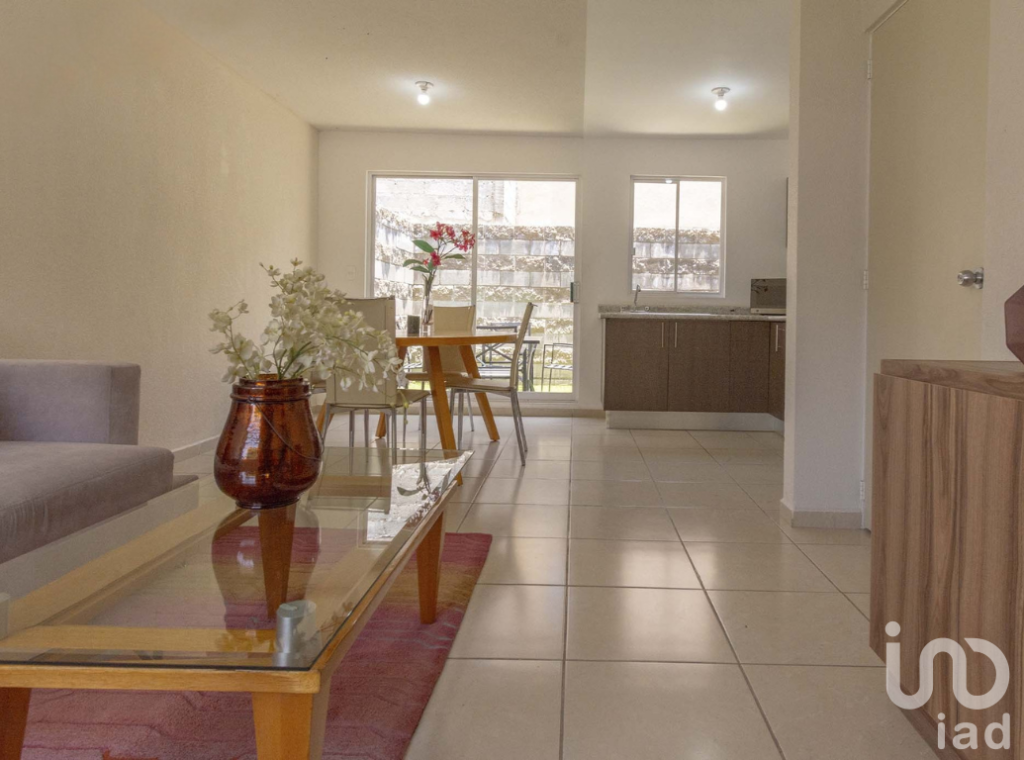 Casa en VENTA - NUEVA - 2 recamaras, patio posterior y cajón de estacionamiento.