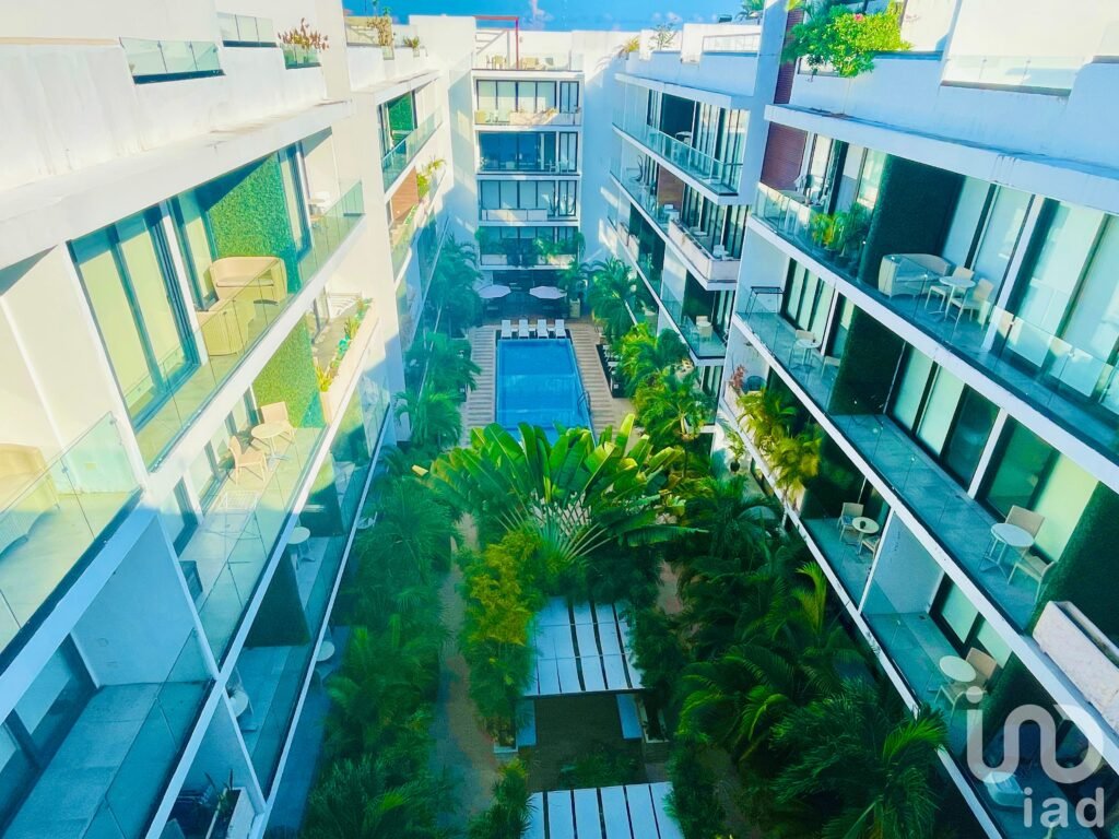 RENTA DEPARTAMENTO A PASOS DE PLAYA DEL CARMEN (amenidades tipo Resort)