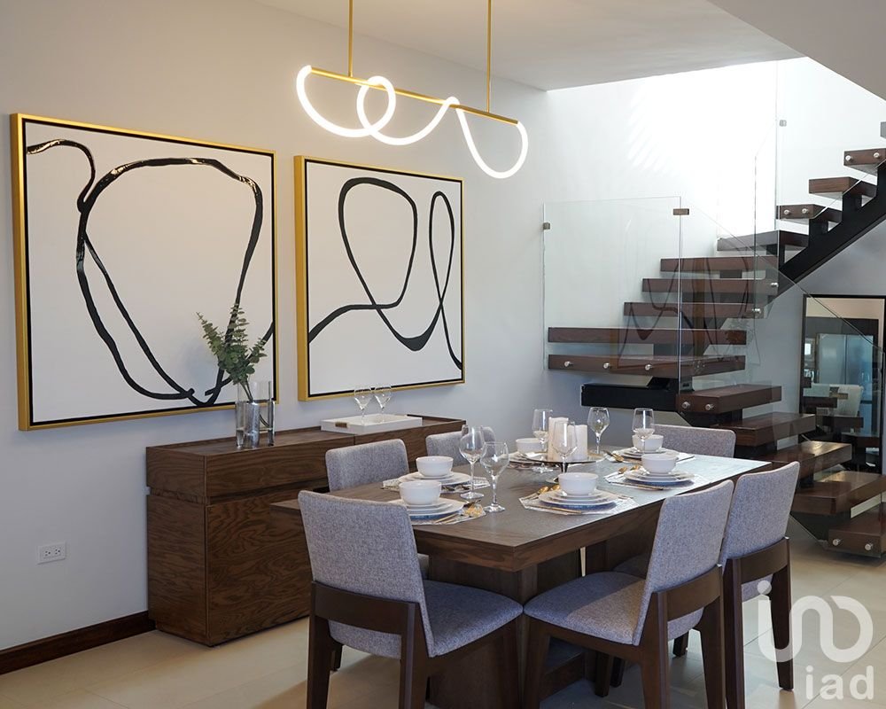 Casa en fraccionamiento privado cerca de Téc Milenio