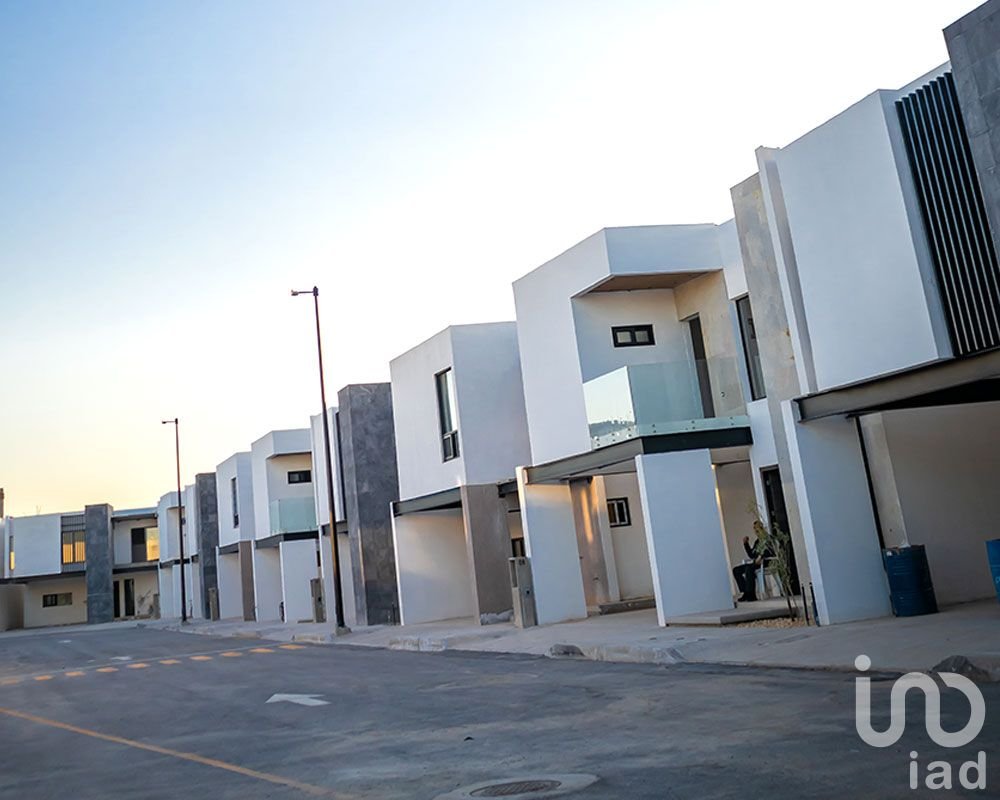 Casa en fraccionamiento privado cerca de Téc Milenio