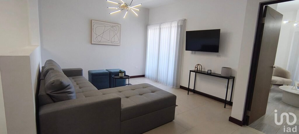 Casa en fraccionamiento privado cerca de Téc Milenio