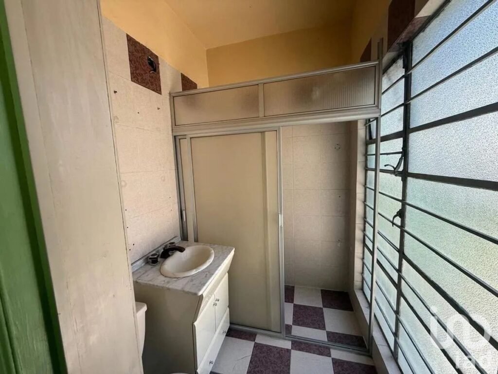 Casa para remodelar con uso de suelo y proyecto — Cuauhtémoc, CDMX