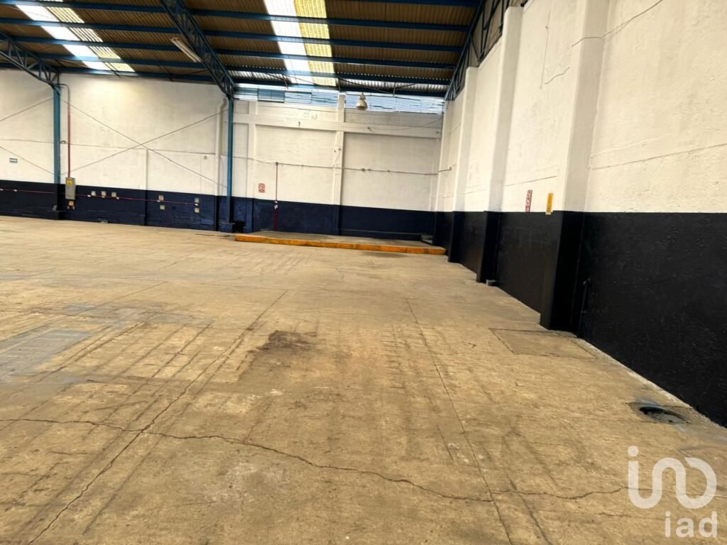 Bodega en renta con 2,578 m2 en Sanctórum, Cuatlancingo con patio para maneobras.