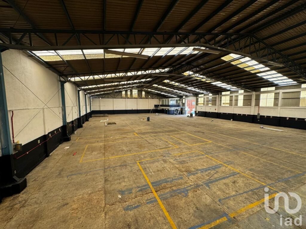 Bodega en renta con 2,578 m2 en Sanctórum, Cuatlancingo con patio para maneobras.