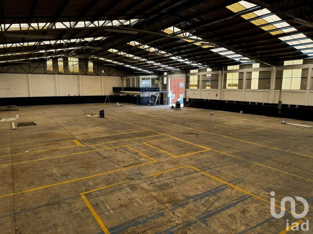 Bodega en renta con 2,578 m2 en Sanctórum, Cuatlancingo con patio para maneobras.