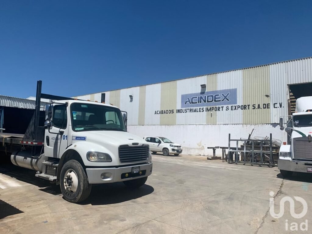Bodega en renta con 2,578 m2 en Sanctórum, Cuatlancingo con patio para maneobras.