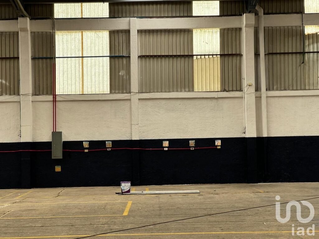 Bodega en renta con 2,578 m2 en Sanctórum, Cuatlancingo con patio para maneobras.