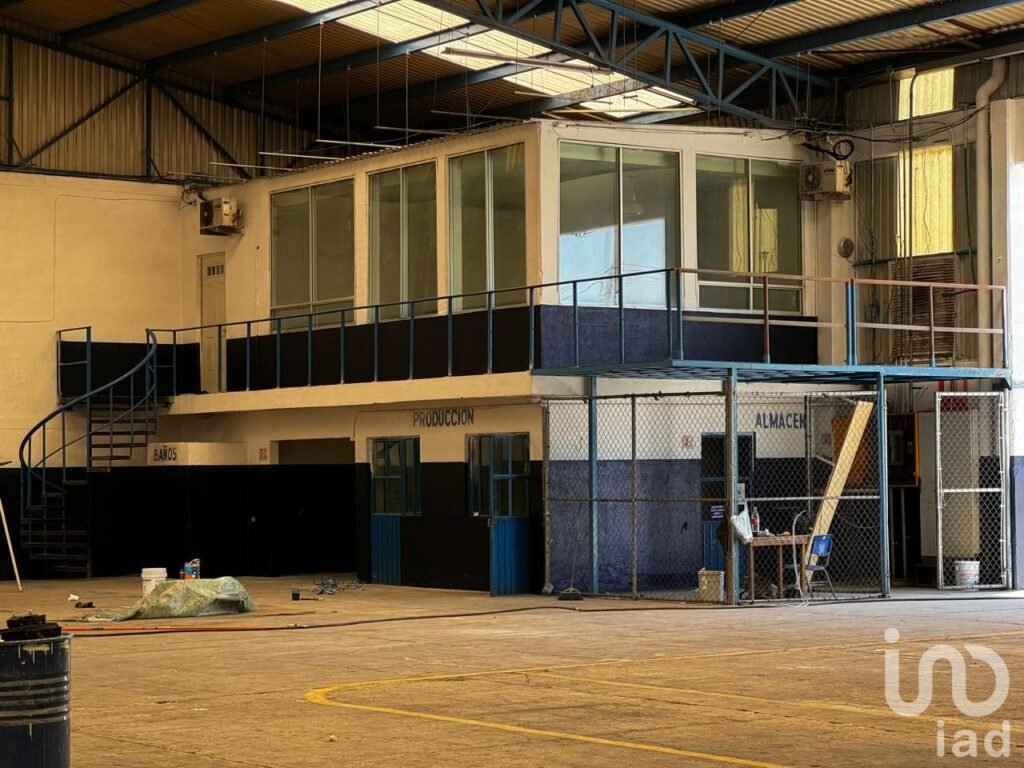 Bodega en renta con 2,578 m2 en Sanctórum, Cuatlancingo con patio para maneobras.