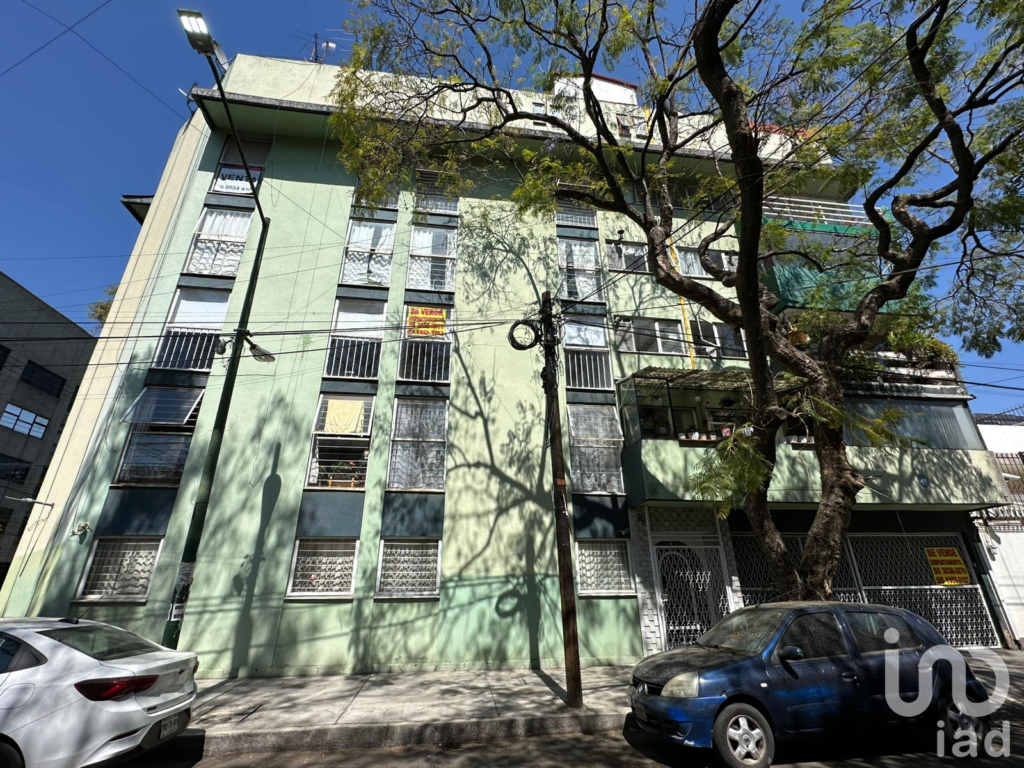 DEPARTAMENTO EN SAN SIMÓN REMODELADO Y EN PISO SUPERIOR