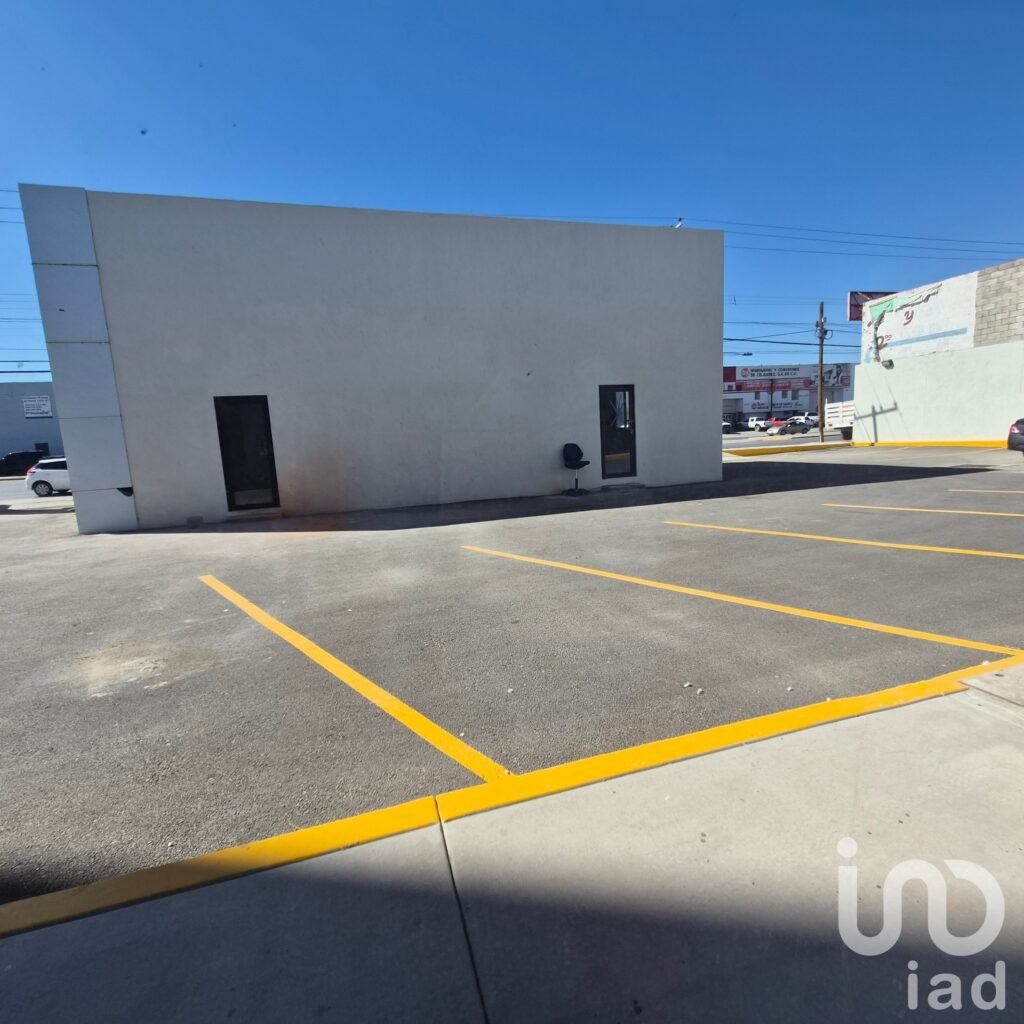 LOCALES EN VENTA AVENIDAS PRINCIPALES 3 MINUTOS DE SMART LOPEZ