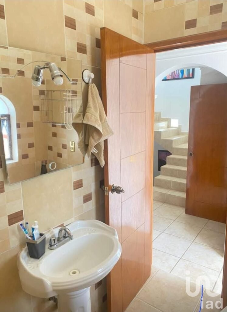 Casa en venta Pátzcuaro, Fracc. Llano de la Viregen (cerca de la central camionera)