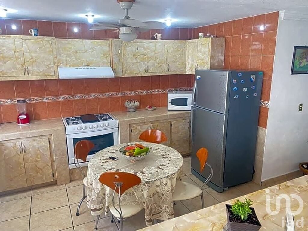 Casa en venta Pátzcuaro, Fracc. Llano de la Viregen (cerca de la central camionera)