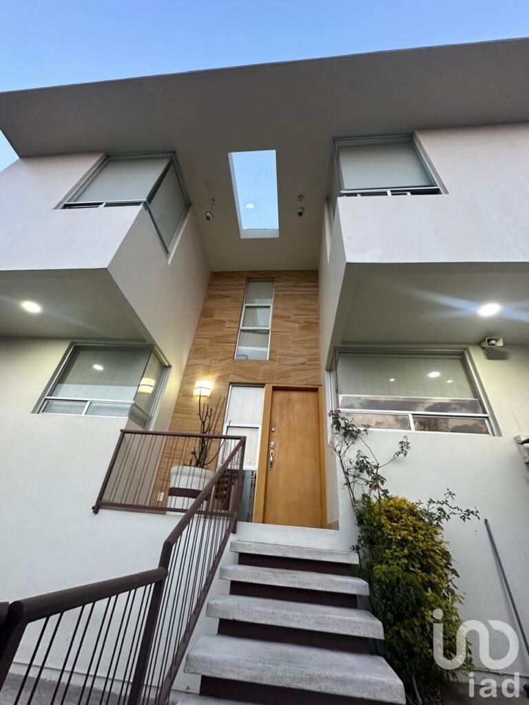 CASA EN VENTA EN LA SEXTA SECCION DE LOMAS VERDES, NAUCALPAN