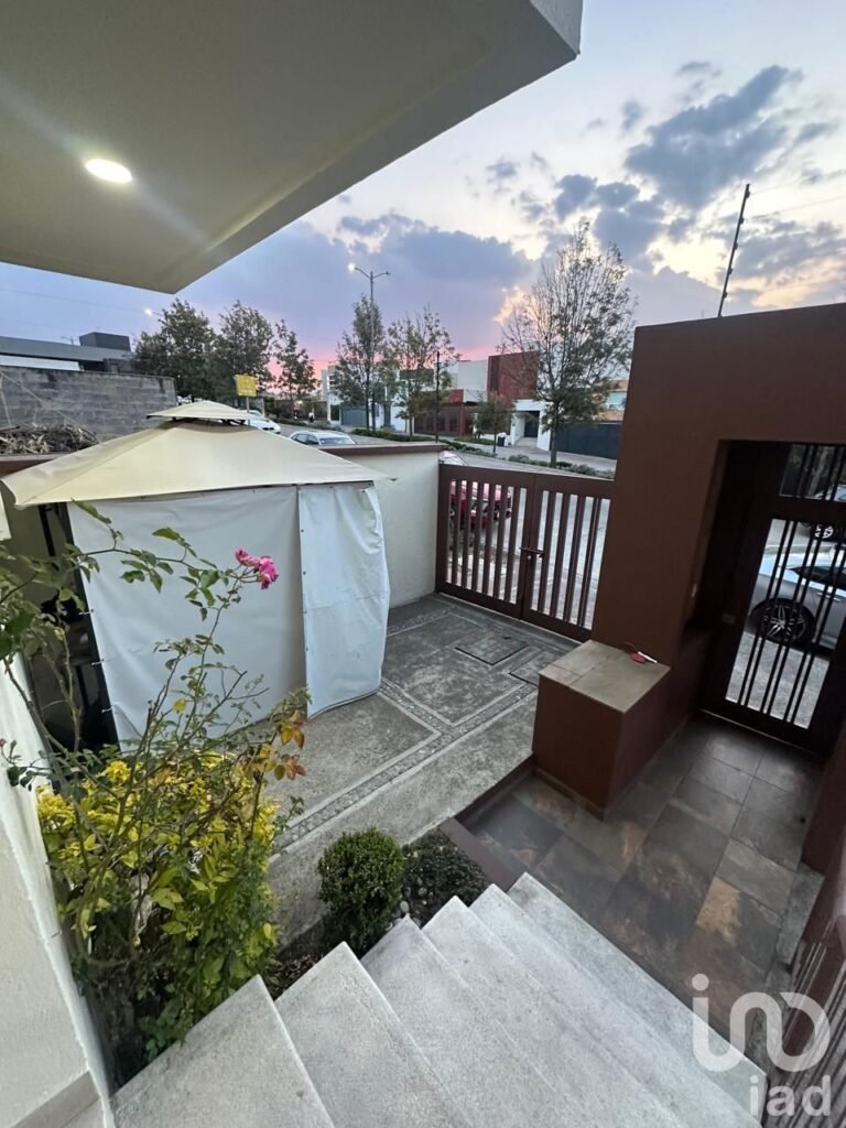 CASA EN VENTA EN LA SEXTA SECCION DE LOMAS VERDES, NAUCALPAN