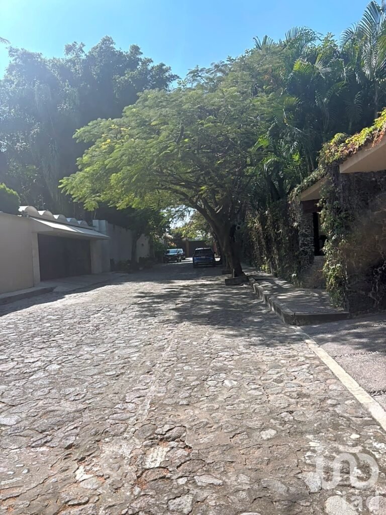 EN VENTA EXCELENTE PROPIEDAD EN PRIVADA, EN COLONIA  PALMIRA, CUERNAVACA.